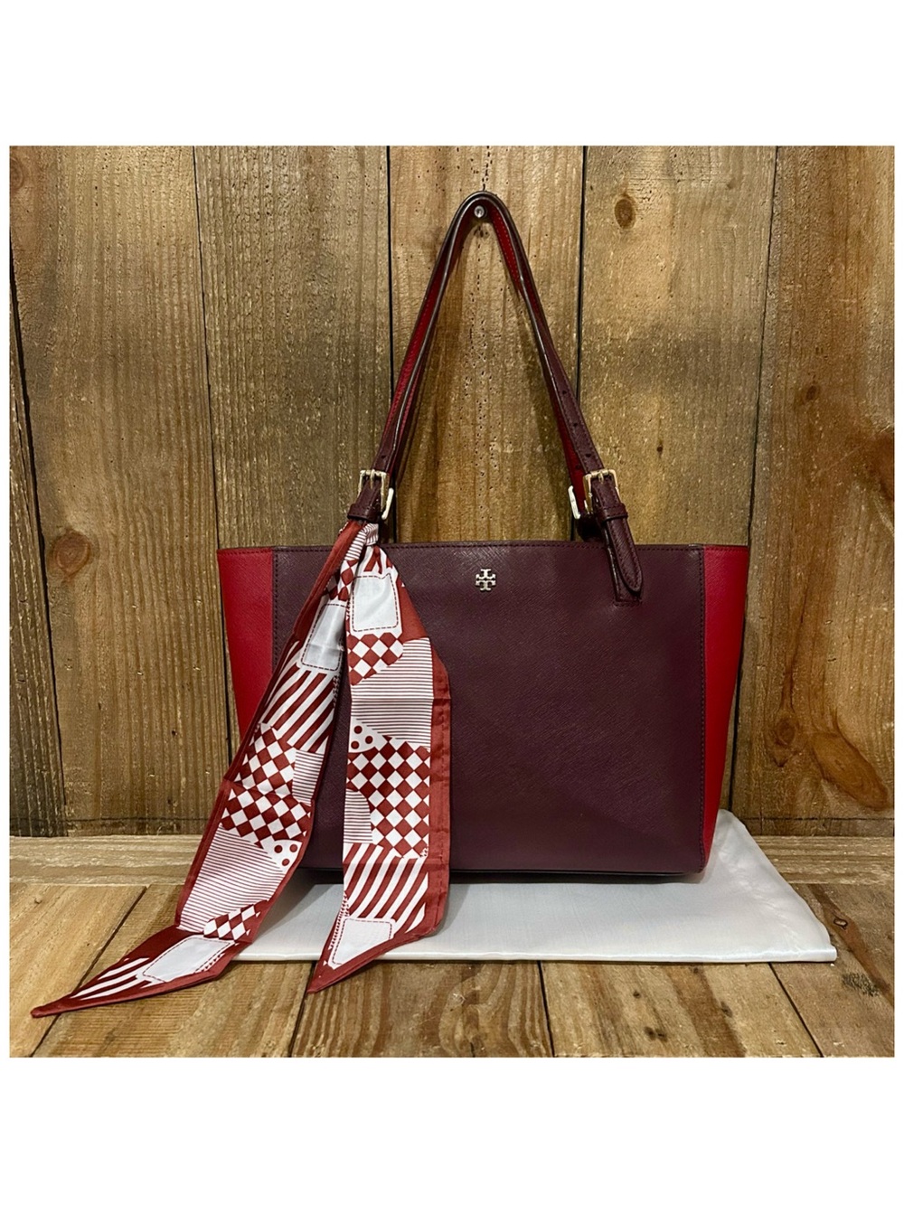 Tory Burch. York Leather Buckle Tote with Free Bag Scarf, Dust Bag & Bag Charm. - Picture 3 of 16
